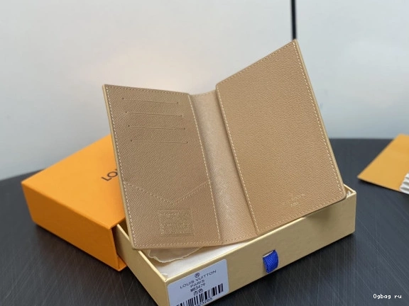 Vuitton Louis PASSPORT COVER-10*14*2.5CM 0814